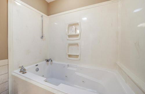 Game Room and Large Yard Vinita Farmhouse! - Foto 18