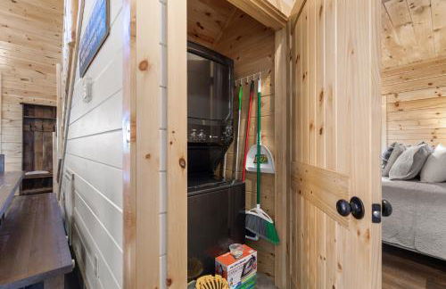 Smoky Bear Splash Top Rated Private Pool Cabin with Hot Tub, Mtn Views, Arcade Games, Excellent Location - Foto 43