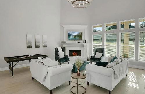 Newly Built Stylish Retreat with Designer Kitchen - Near Park & Beach - Foto 10