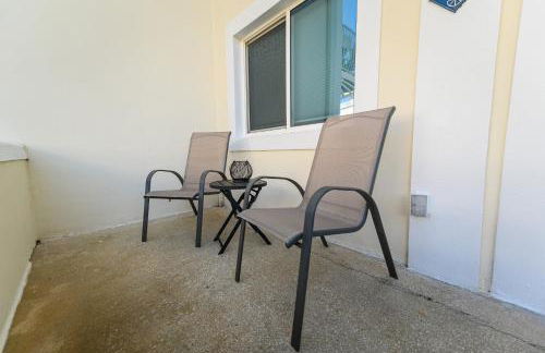 Enchanting 2-Bedroom Ground Floor Beach Condo at Cape Canaveral WiFi & AC - Foto 36