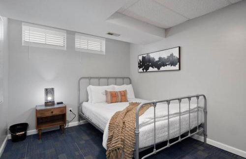 Modern Escape: 5BR/2.5BA Near St. Louis Must-Sees - Foto 27