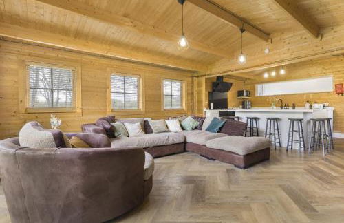 Countryside Cabin on 5 Acres Countryside with Outdoor Firepit, Cinema and converted Stables - Foto 5