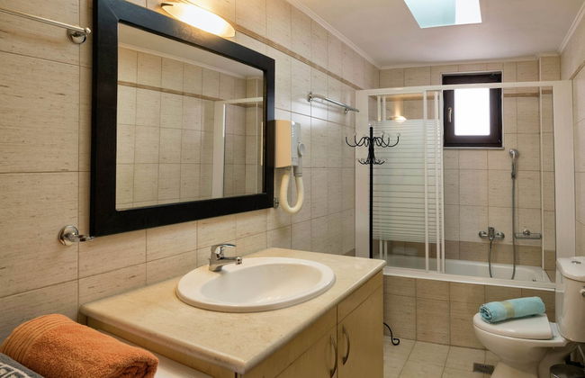 Family Friendly Villa Private Pool, Children's Play Area, Bbq, Spacious Garden, Near Beach - Photo 23