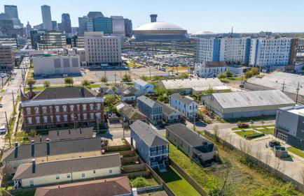 NOLA Modern Home Views of Superdome Jazz Fest - Foto 37