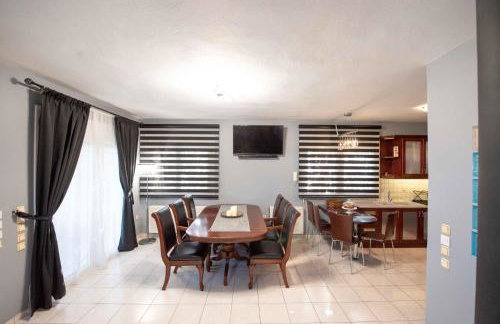 Dana's Luxury Maisonette - Photo 41