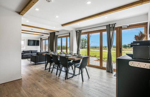 The Coach House at Dovedale Manor - Photo 1