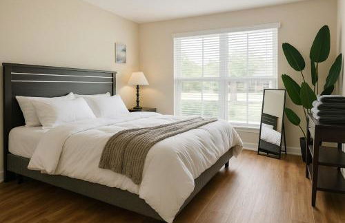 King bed pool gym BBQ theHeights LongStayDiscount - Foto 8