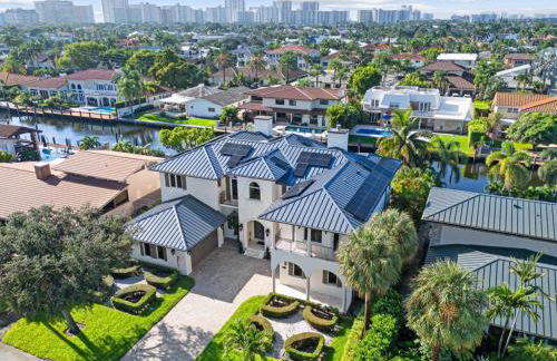 Near the Beach • Pool & Jacuzzi • Waterfront Villa - Foto 73