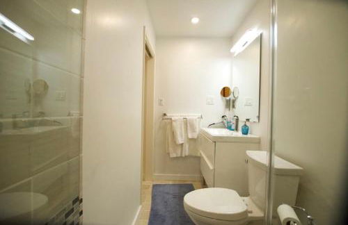 Private Unit / Private Bathroom Near BART & SF - Photo 14