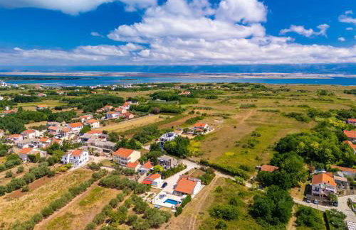 Holiday House Paula sa privatnim grijanim bazenom na mirnoj lokacija blizu mora - Foto 5