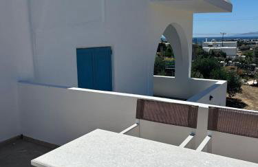 Olive House - Photo 2