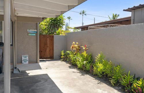 Stylish 1BR Apartment with AC Full Kitchen & WD - Just Steps to the Beach - Photo 24