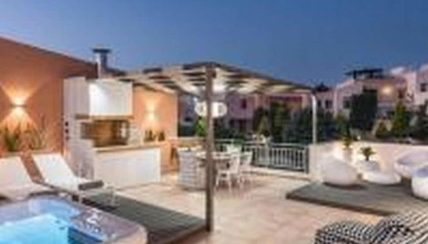 Urania Luxury Suite With Pool View -loutra Resort - Foto 2, Habitación