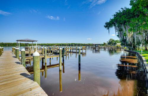 St Johns River Retreat in Welaka with Dock Access - Foto 5