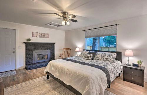 Modern Redmond Home with 2 Fireplaces and Yard! - Foto 10