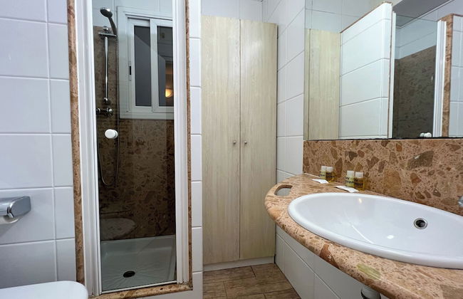 Stay U-nique Apartment Sardenya II - Photo 18