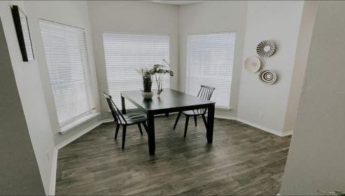 Charming Stay with Pool and Dedicated Workspace - Foto 5