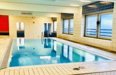 DOMspitzen-BLICK, cooles 2 Zimmer Apt mit Indoor-Swimmingpool auf dem Dach, Küche und Smart-TV - Foto 26