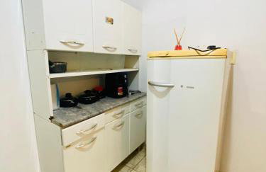 Maravilhosa Kitnet 10 min da praia - Foto 4