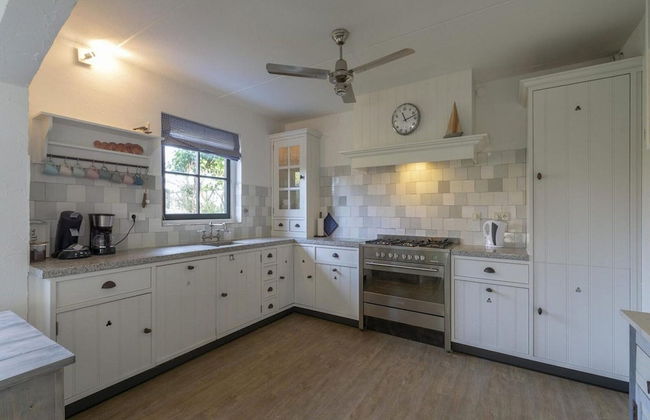 Beautifully Situated Luxury Villa on the Water - Foto 42