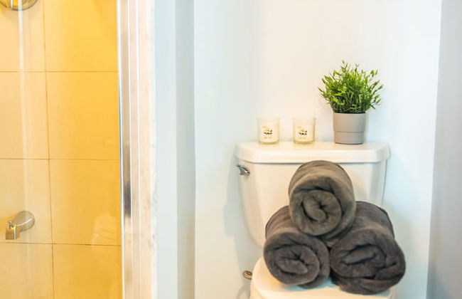 QuickStay CN Tower View Condo in Fort York - Foto 70