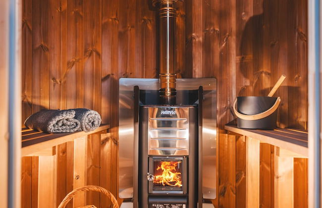 The Wriggly Tin & Baa Spa at Tregoose Old Mill - Foto 3