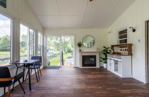 Entire Home on the water, 2 kayaks, Game room, Firepit, BBQ grill, Netflix WiFi - Foto 10