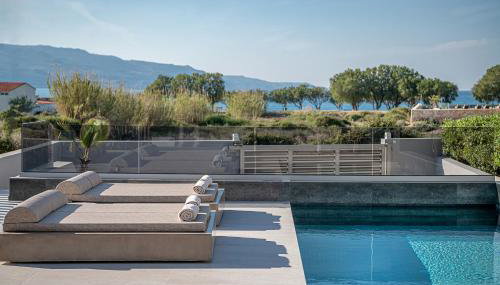 Fivi Villa, with Heated Pool & SeaViews, By ThinkVilla - Foto 5, sunbed