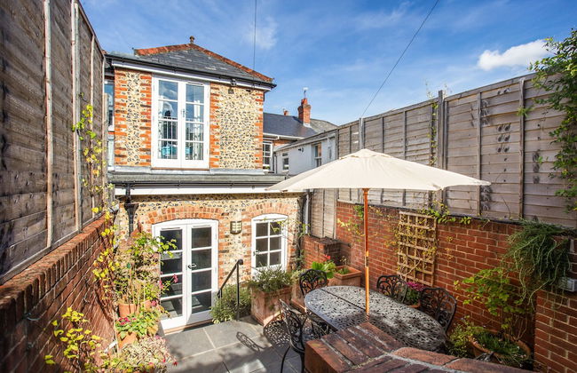 Peaceful Elevated Residential Area - Walk to City - Foto 15