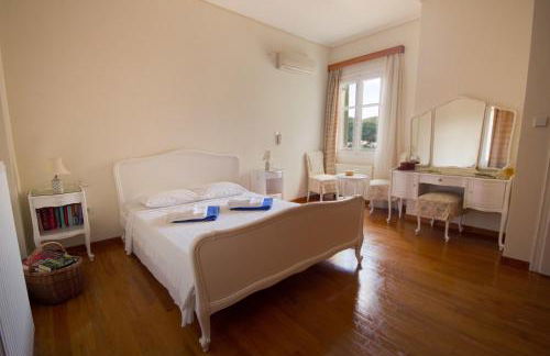 Yellow House Ithaca - Foto 18