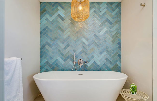 Exquisite Mouille Point Apt by Golf Course Serene Suite - Photo 36