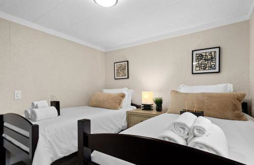 Comfort Cabin - 2BD Family Getaway in Creve Coeur - Photo 16