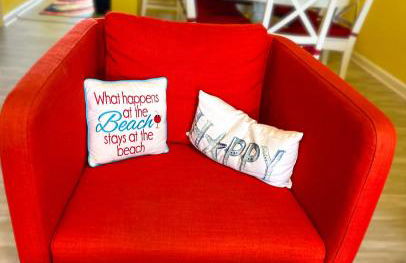 Stylish 2BR Condo Near Beach, Large Pool & Patio, Pet Friendly - Foto 4