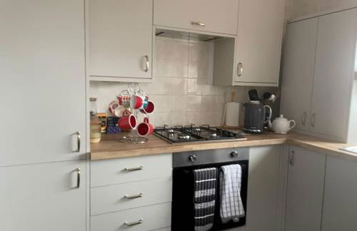 Quiet Secluded two Bedroom Bungalow With Parking - Photo 45