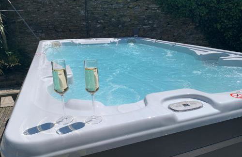 Polean Farm Old Farmhouse - With Large Jacuzzi, Games Room, Near the Sea and with Free Access to a Nearby Pool - Foto 9