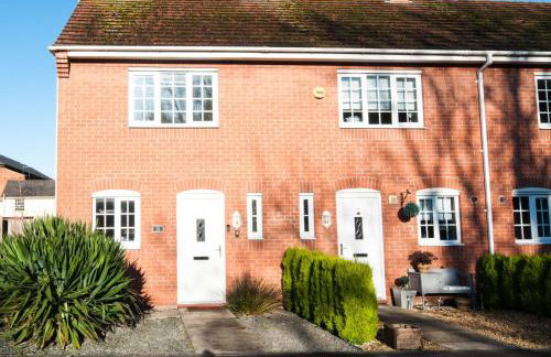 The Dakota - next to East Midlands Airport - Photo 7