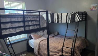 The E-Town Retreat 2BR townhouse close to Downtown - Photo 2