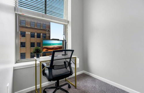 Chic 2BR-Parking, Rooftop,Near Arrowhd & TMobile - Foto 71