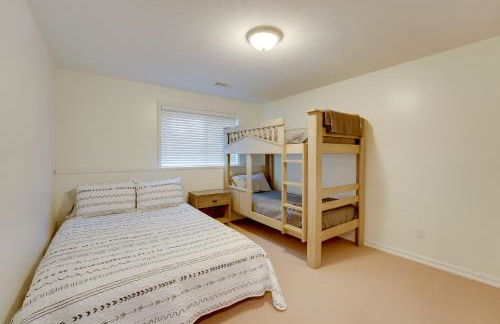 Holland Home Walk to the Beach! - Foto 23