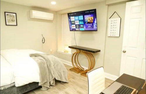 Modern 1BR Unit with Free Parking Walk to Metro - Foto 25