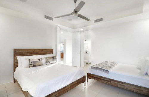 Epic 6BR with Pool, Spa and Fire Pit - Walk to Trails - Foto 40