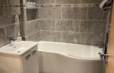 Contemporary apartment Great Location with private car park - Foto 13