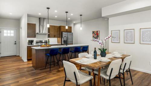 The Downtown Duplex - Pet Friendly - NEW BUILD - Foto 4