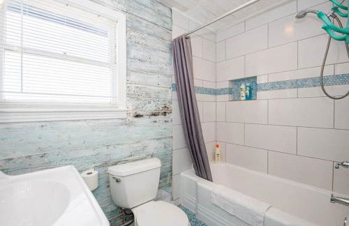 The Hideaway by Sunsational Stays - Rear Unit Only, Steps to the Beach - Foto 4