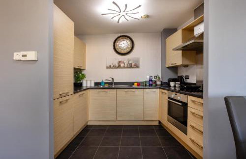 Vista Verde - Luxury City Penthouse 2BR - Sleeps up to 6 - Parking - Photo 5