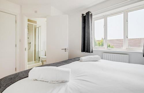 Modern & comfortable 4 bed house - Photo 12