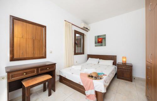 Villa Nikolas Large Private Pool AC WiFi - Photo 16