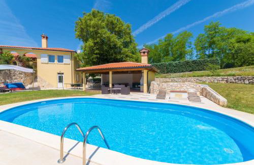 Romantic Villa Green Sky with Pool and Garden - Foto 25