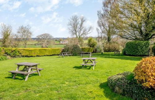 The Burcott Inn Cottages - Photo 2