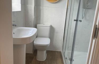 3 Bedroom Brand New Whiteley Home with Hot Tub - Photo 4